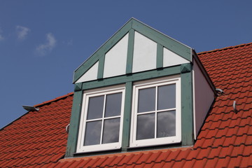 Dachfenster mit rotem Ziegeldach 3