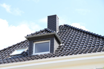 Hausdach mit Fenster 4