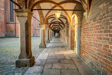 Obraz premium Backyard passage in Luebeck, Germany.