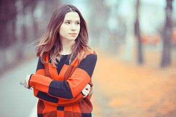 Fototapeta na wymiar girl in coat outdoor / autumn photo model girl adult posing in park, girl in coat with long hair