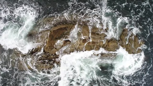 Ocean is trying to swallow the stone ,4k