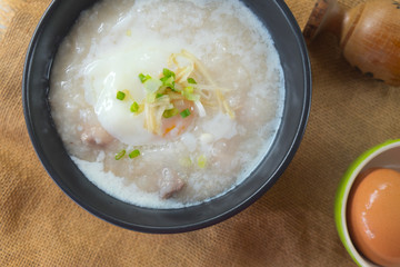 Rice porridge is topping with ginger