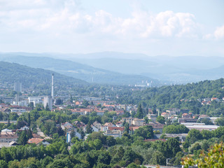 Fototapeta premium Vue sur la ville de Lörrach en Allemagne du sud depuis les collines de Tullingen.