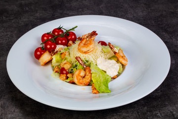 Salad Caesar with prawn