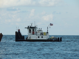 Obraz premium Tug boart at work, St. Pete Beach, FL