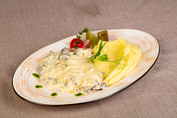 Slices beef with cheese sauce