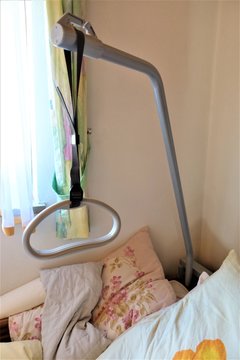 Bettgalgen/Bettaufrichter am Bett