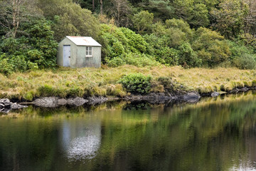 Fototapeta na wymiar Hütte am Fluss