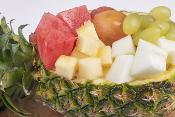 Фруктовое ассорти в ананасе