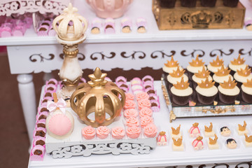 Birthday table with candies, crown theme