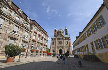 Obraz premium speyer, maximilianstrasse, stadthaus und dom
