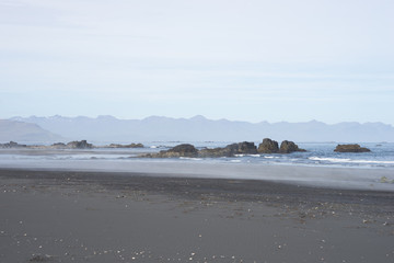 Halbinsel - schwarzer Sandstrand bei Djúpivogur / Ostfjorde - Island
