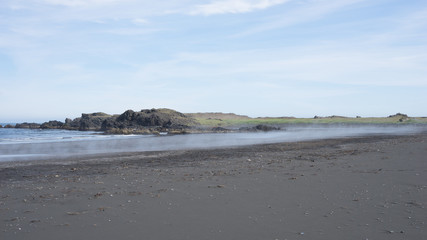 Halbinsel - schwarzer Sandstrand bei Djúpivogur / Ostfjorde - Island