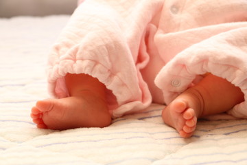 赤ちゃんの足