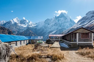Crédence de cuisine en verre imprimé Annapurna Stone House and Himalayan Mountains