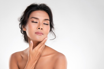 Fototapeta premium Piękna Młoda Azjatycka kobieta z Czystą Świeżą skórą
