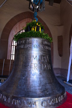 Neue Glocke "Maria Frieden" der St. Ursula Kirche Oberursel (Taunus) 