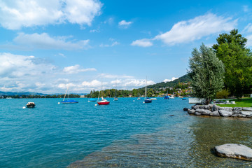 Fototapeta na wymiar Thun lake with mountain in Switzerland