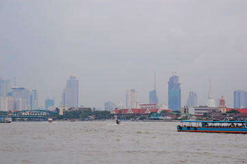 Fototapeta premium Cityscape with Maenam Chao Phraya River in Bangkok, Thailand