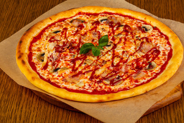 Pizza with ham and mushroom