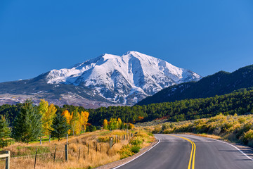 Fototapeta na wymiar Highway at autumn in Colorado, USA.