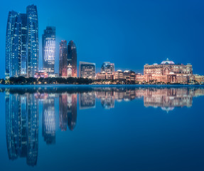 Obraz premium View of Abu Dhabi Skyline at evening time, UAE