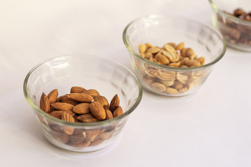 almendras y mani en el desayuno