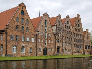 Fototapeta na wymiar Bâtiments commerciaux à Lübeck, Schleswig-Holstein, Allemagne