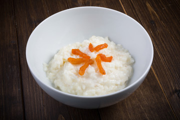 Rice porridge with apricots