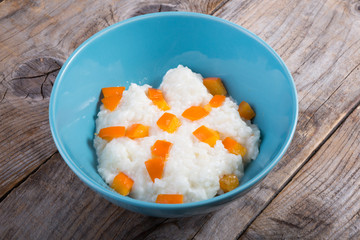 Rice porridge with apricots