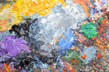 Naklejka premium Zoom on a painter's palette in his workshop 