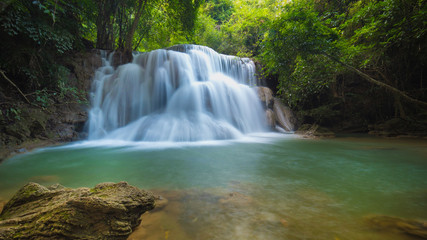 Obraz premium Huai Mae Khamin Waterfall National Park Thailand