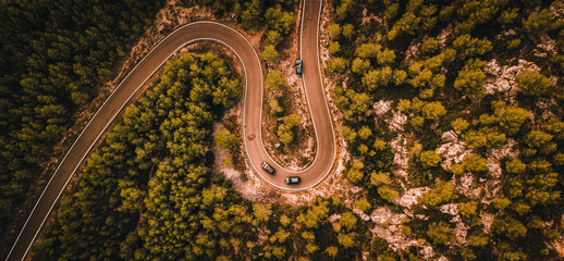 Lineas infinitas en las carreteras de montaña, La Riba.