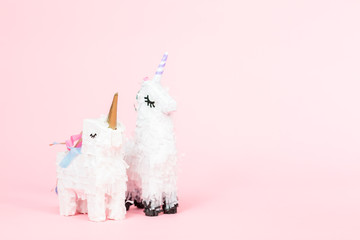 Unicorn pinata © arinahabich
