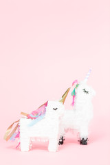 Unicorn pinata © arinahabich