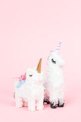 Unicorn pinata © arinahabich