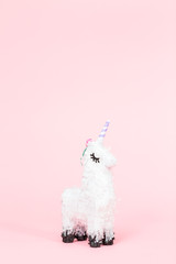 Unicorn pinata © arinahabich