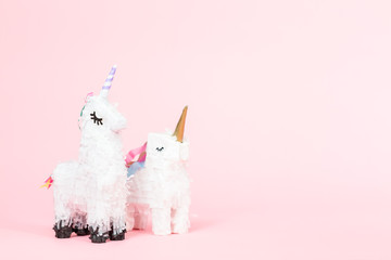 Unicorn pinata © arinahabich