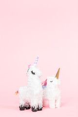 Unicorn pinata © arinahabich