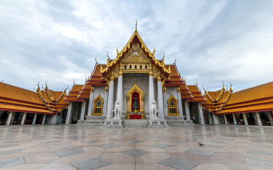 Fototapeta premium Temple in Bangkok, Beautiful Thai Temple Wat Benjamaborphit in Thailand