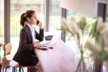 Obraz premium Ladies wear suit or Business woman is using laptop and she was stressed.