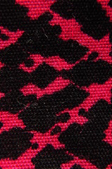 Fototapeta na wymiar macro avec motif tissu africain rouge et noir