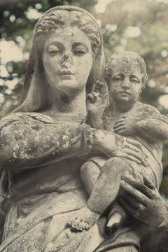 Ancient statue of the Virgin Mary with Jesus Christ