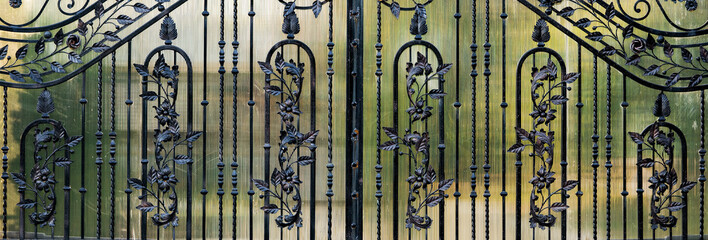 Large double metal gate