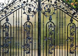 Large double metal gate