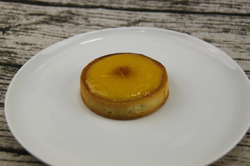 Tarte au citron sur une assiette