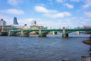 Fototapeta na wymiar Southwark Bridge and London's Financial Centre