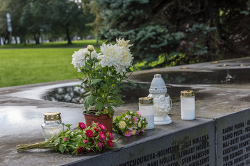 bouquet of flowers in vase att cemetery 