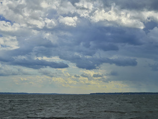 Obraz premium Cloud formation over lake Champlain 067