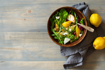 Pears, goat cheese and greens salad
